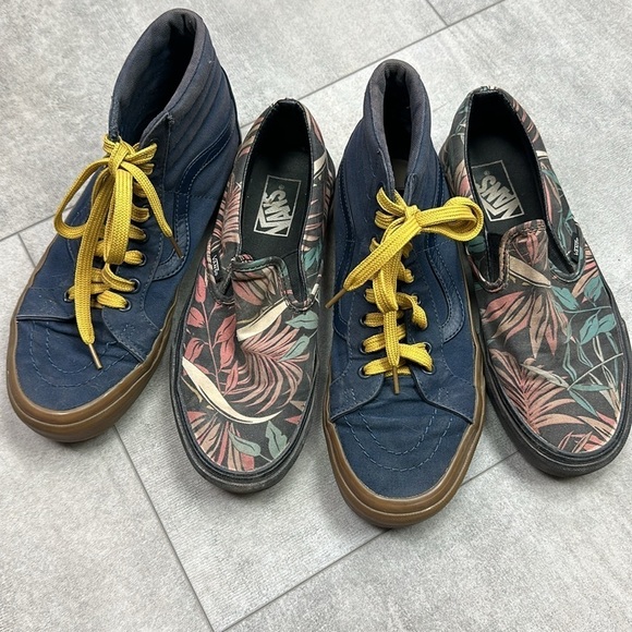 🔹VANS🔹 BUNDLE.. size 8 1/2 and 7 1/2 I can separate if you’d like - Picture 1 of 6